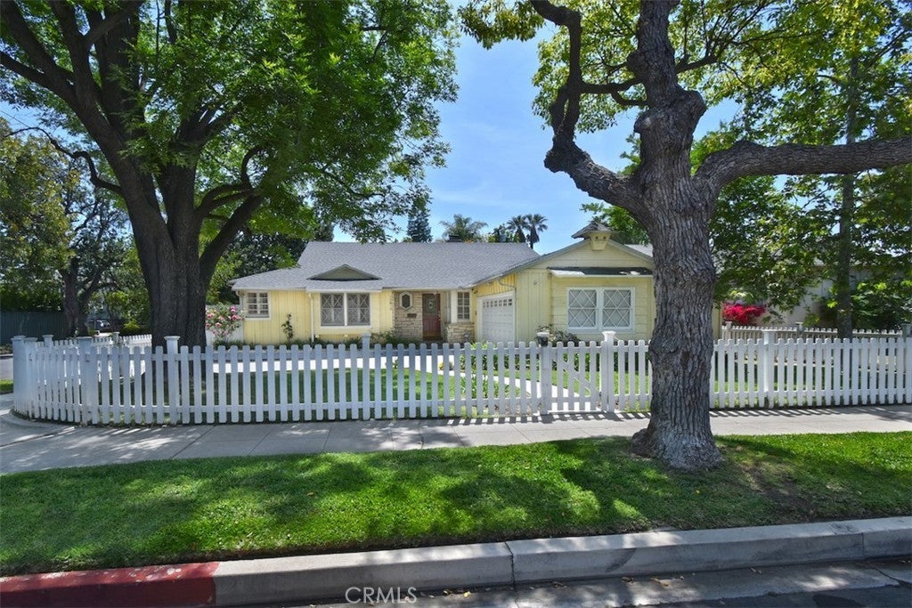 Photo of Listing #SR25087717