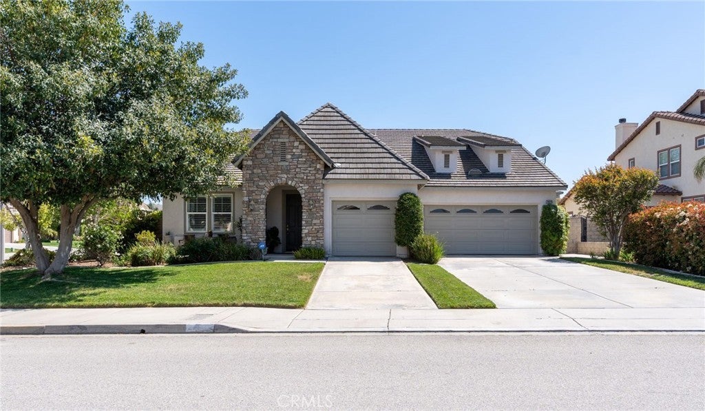 Photo of Listing #IV25096089