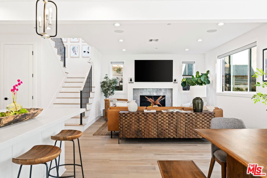 Photo of Listing #25529275