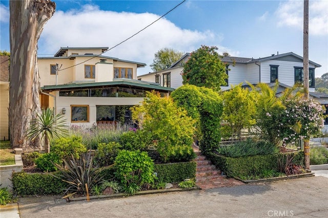 590 35th Street, Manhattan Beach.