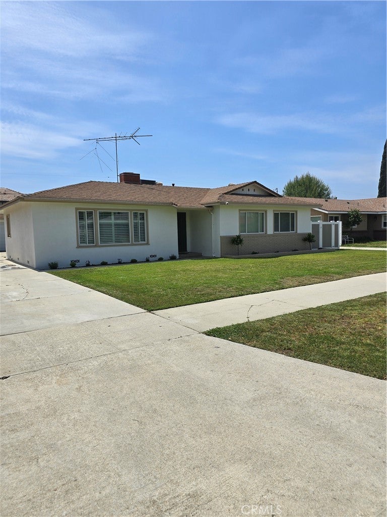 Photo of Listing #IV25096727