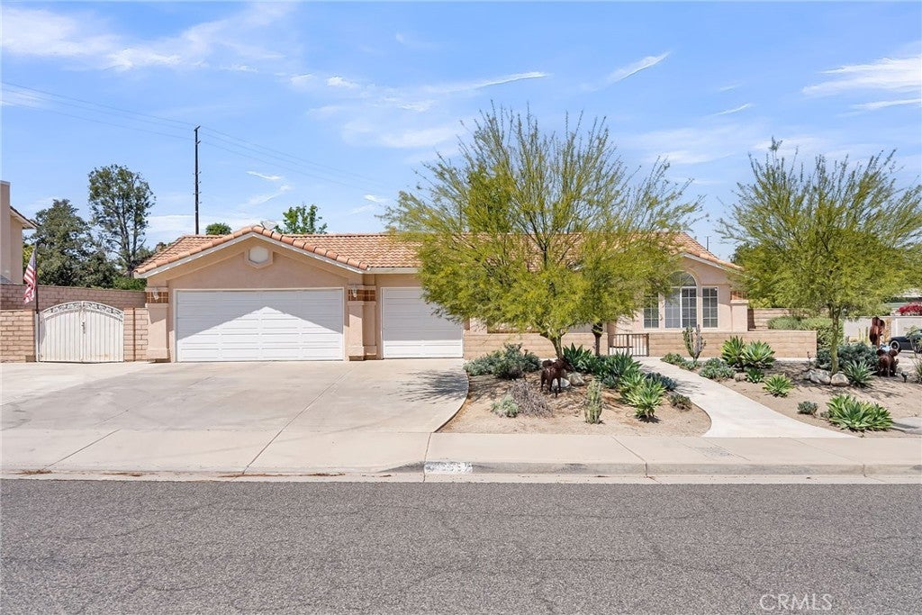 Photo of Listing #IV25096736