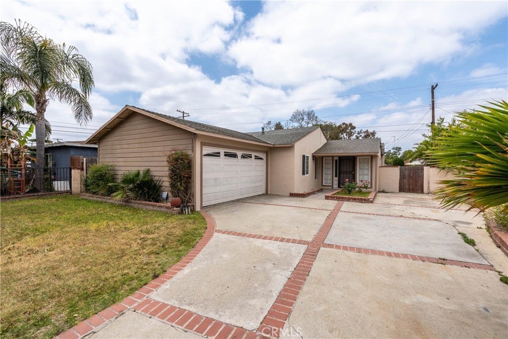 Photo of Listing #DW25096176