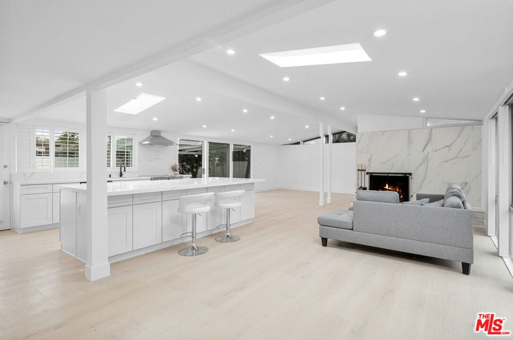 Photo of Listing #25533151