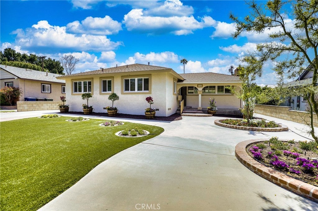 Photo of Listing #IV25095912