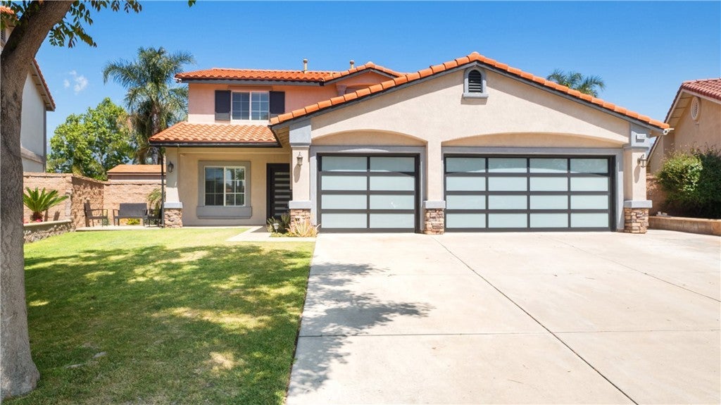 Photo of Listing #IV25097241