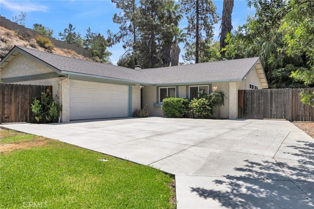 Photo of Listing #IV25096124