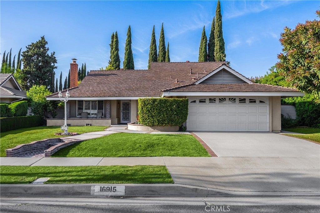 Photo of Listing #IV25095650