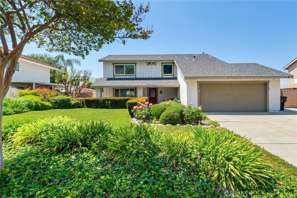 Photo of Listing #IV25096281