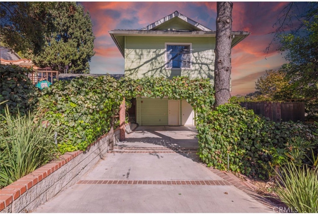 Photo of Listing #SR25097637