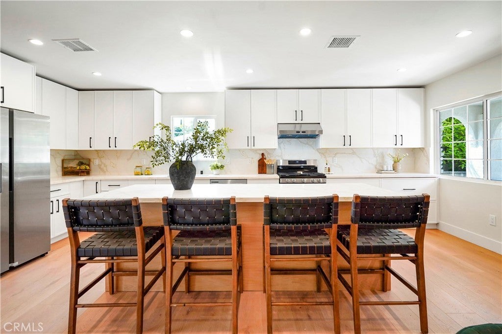 Photo of Listing #SR25097838