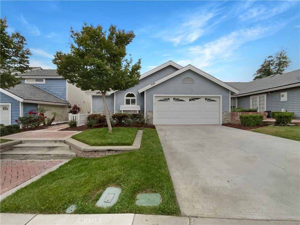 Photo of Listing #IV25097956