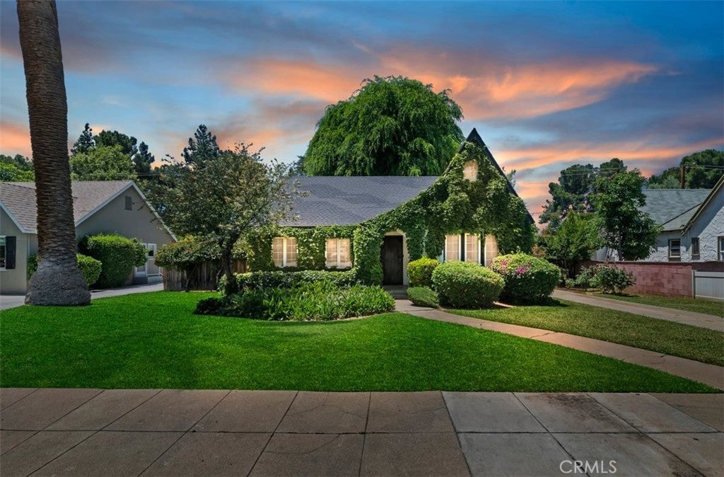 Photo of Listing #IV25097517