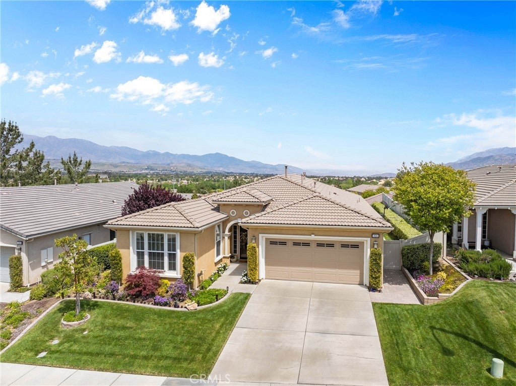 Photo of Listing #IV25098063