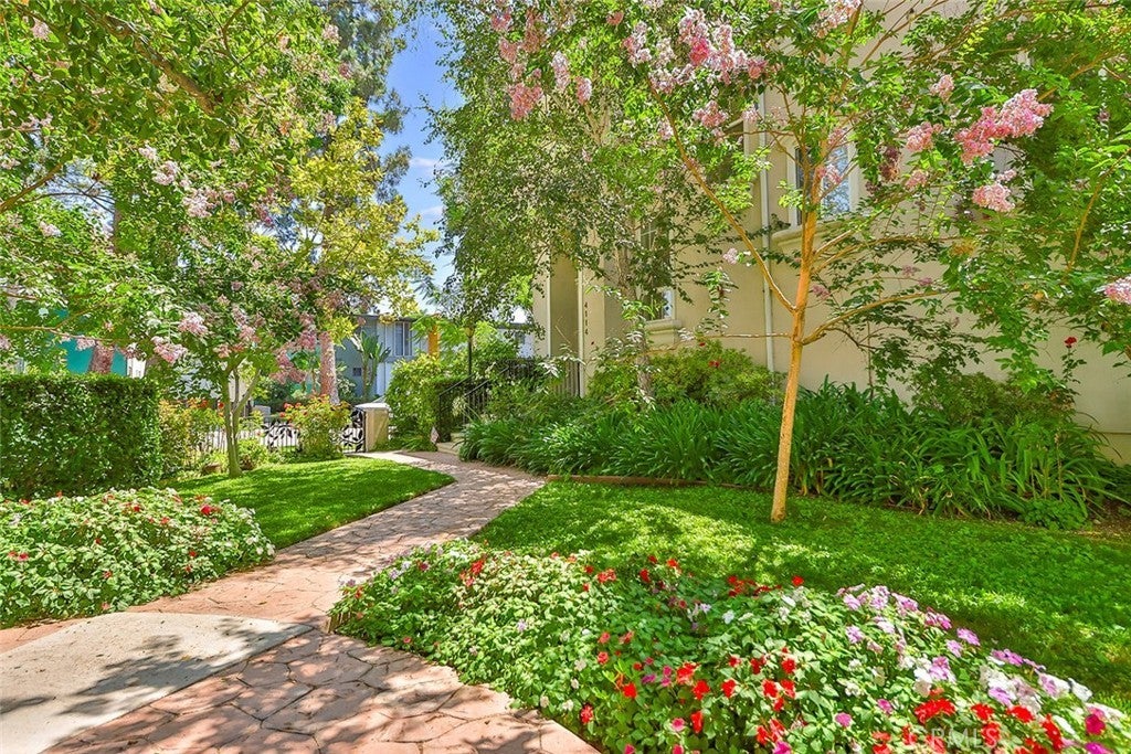 Photo of Listing #SR25098267