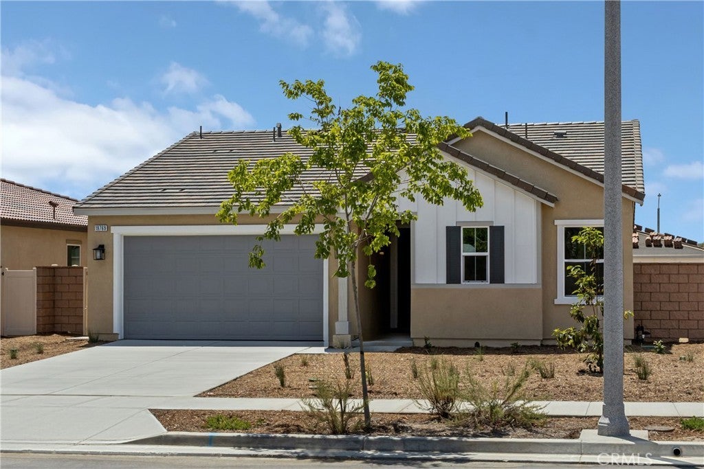 Photo of Listing #IV25098505