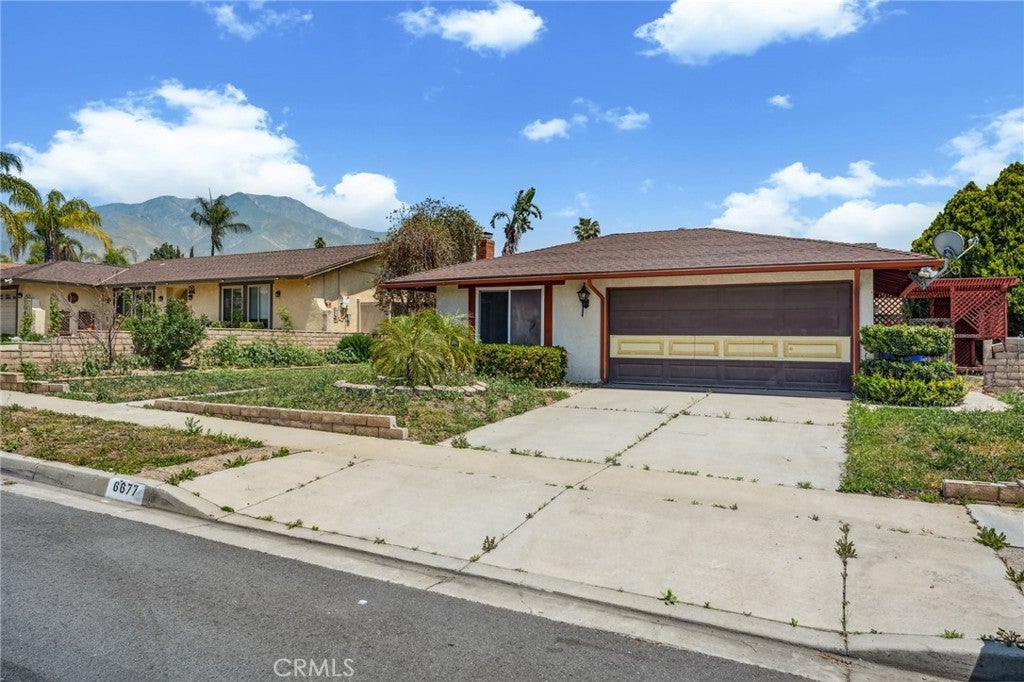 Photo of Listing #IV25098536