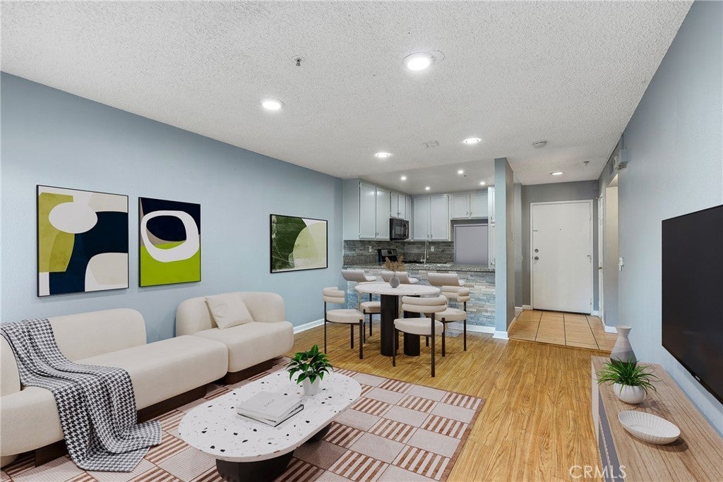 Photo of Listing #CV25098665