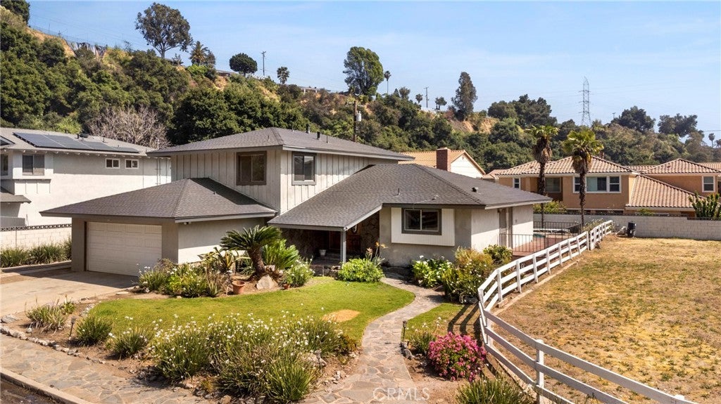 Photo of Listing #IV25098535