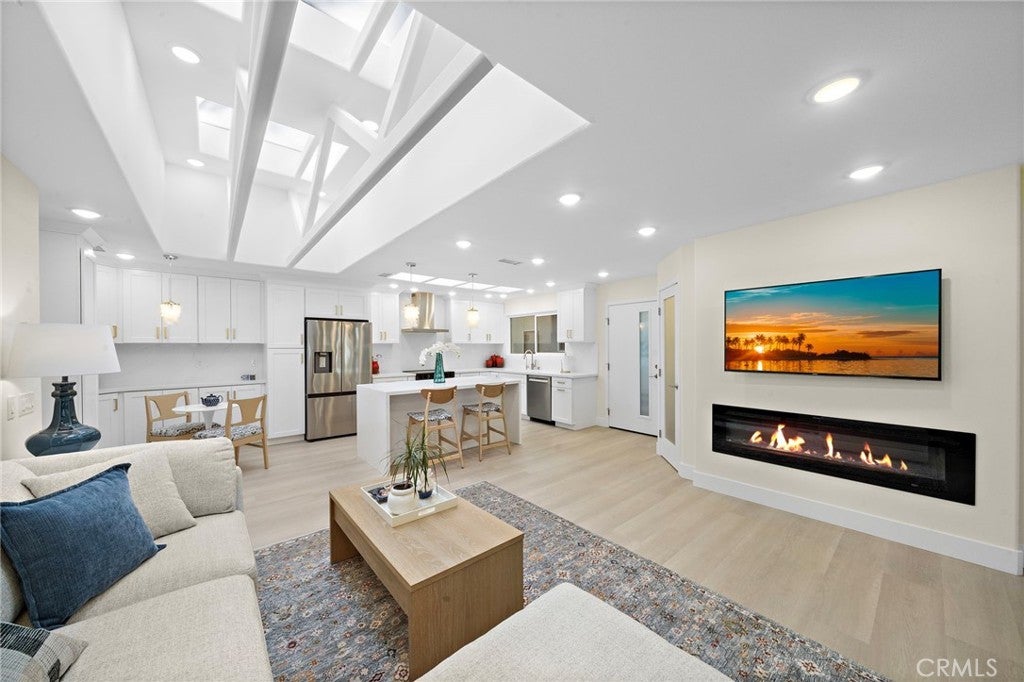 Photo of Listing #OC25100154