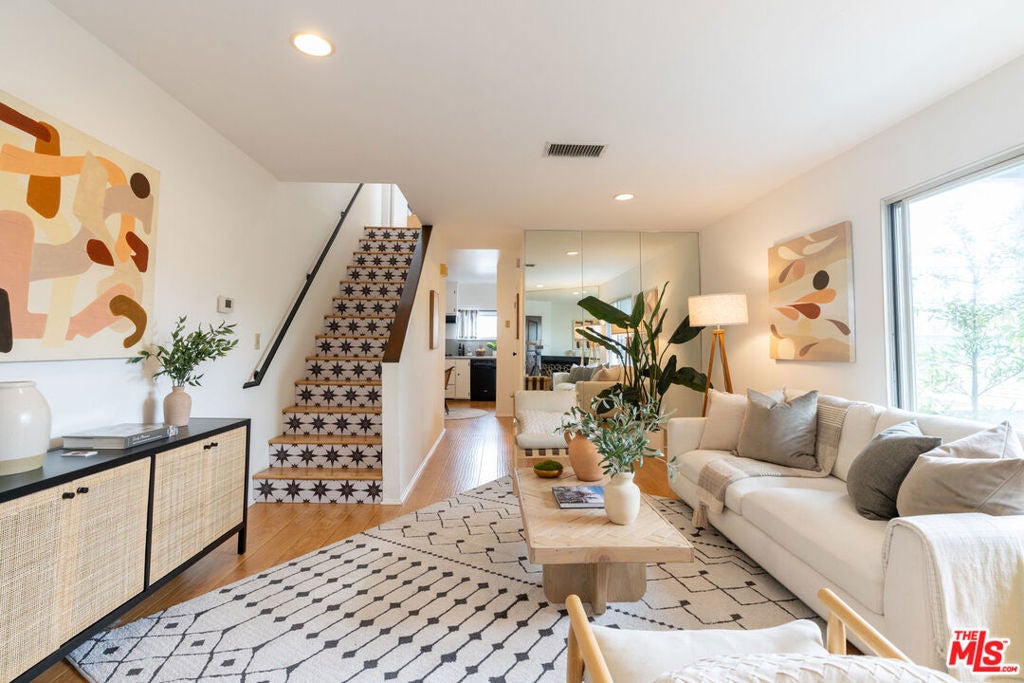 Photo of Listing #25524577