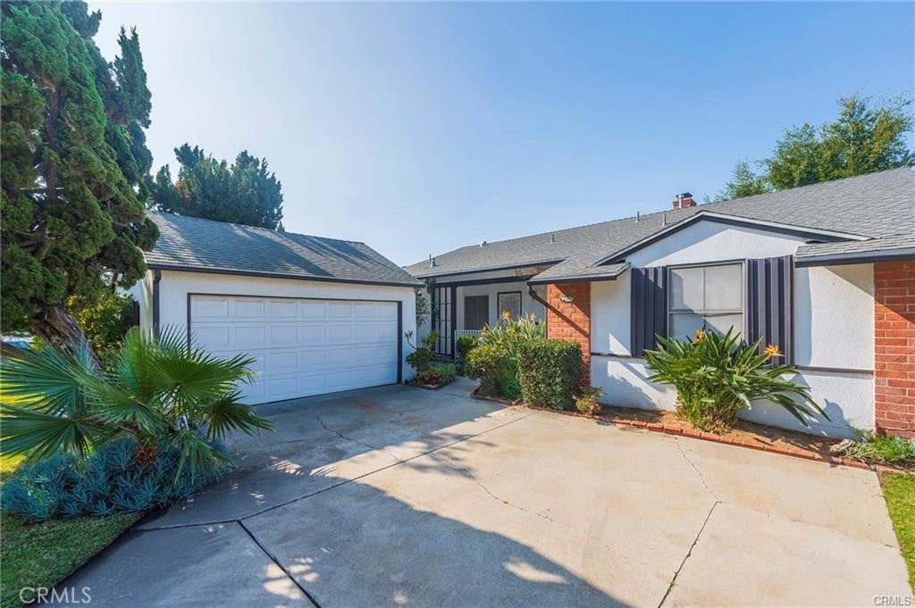 Photo of Listing #OC25100454