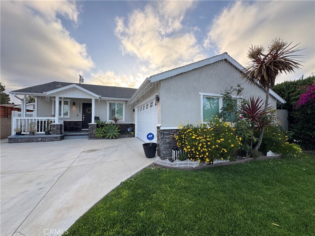 Photo of Listing #SB25101227