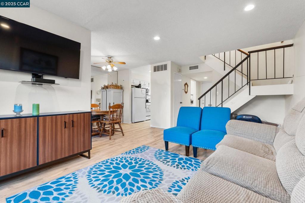 Photo of Listing #41096423