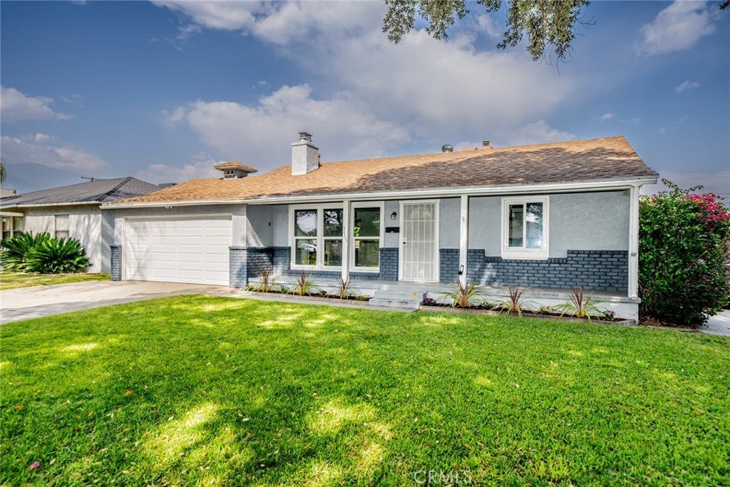 Photo of Listing #IV25100166