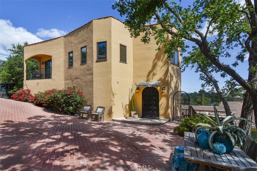 Photo of Listing #SR25101277