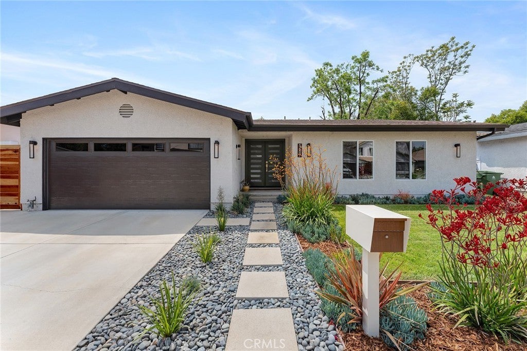 Photo of Listing #SR25101232