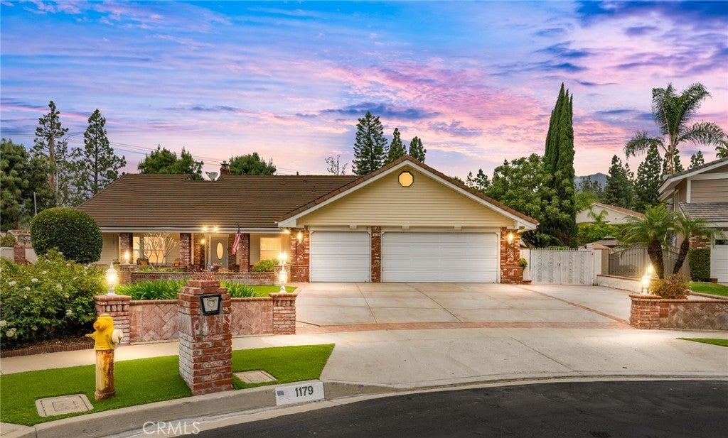 Photo of Listing #IV25101315