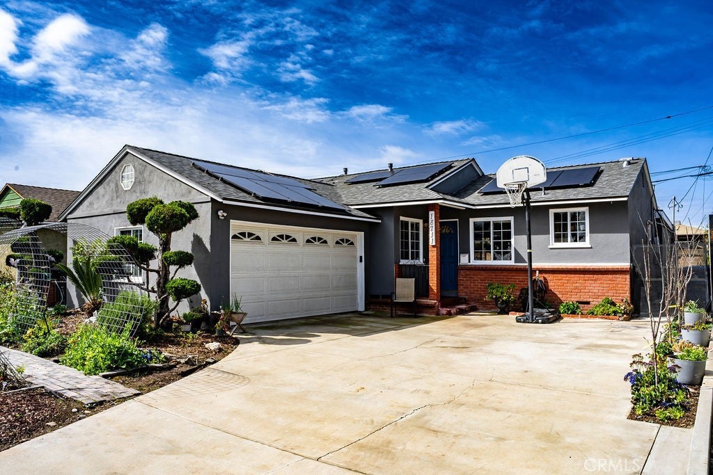 Photo of Listing #SB25101485