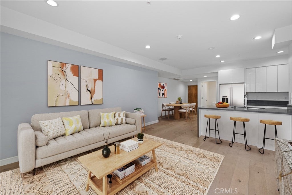 Photo of Listing #SB25081674