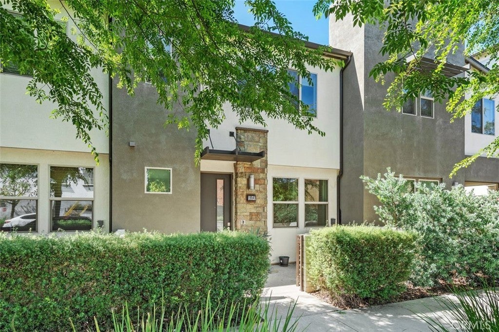 Photo of Listing #SR25101618