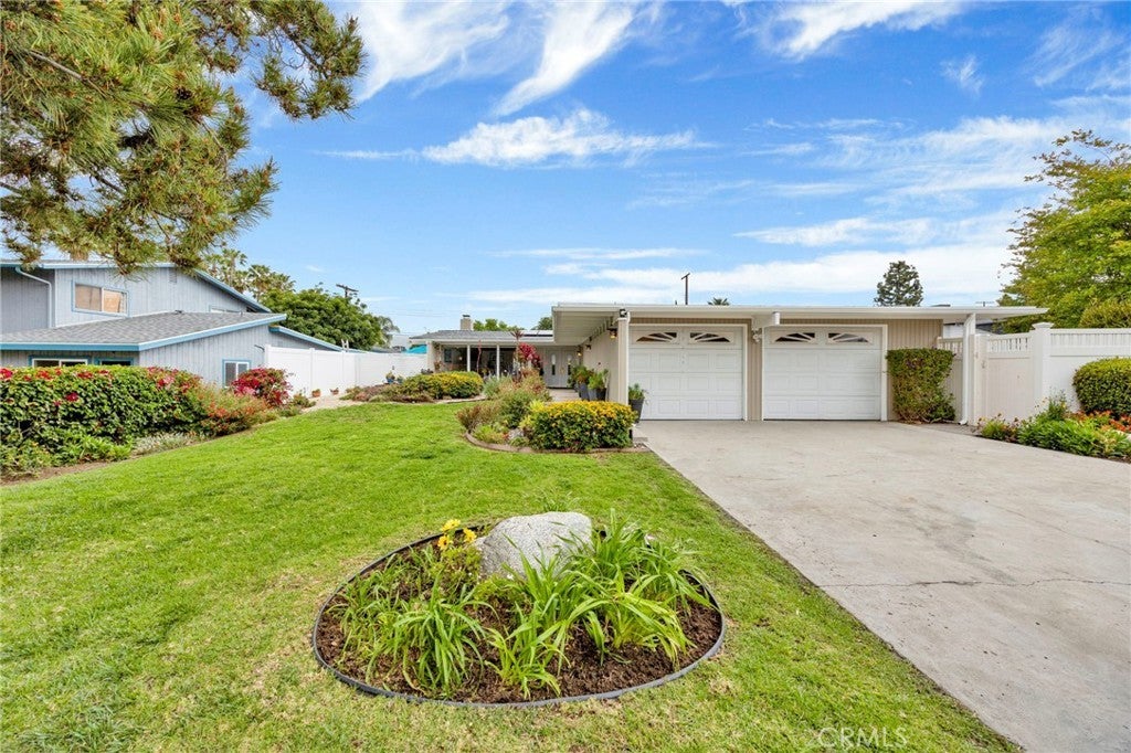 Photo of Listing #SR25099429