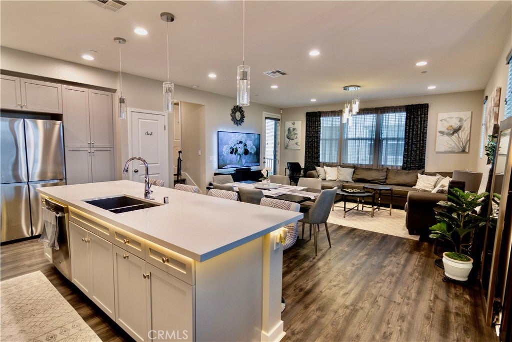 Photo of Listing #CV25101555