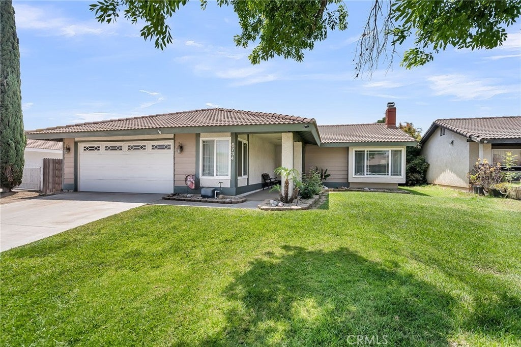 Photo of Listing #IV25101296