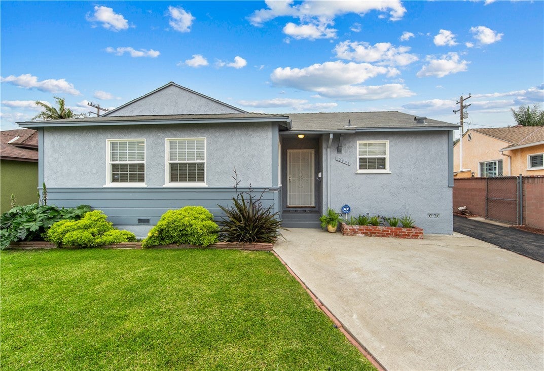 Photo of Listing #OC25101824