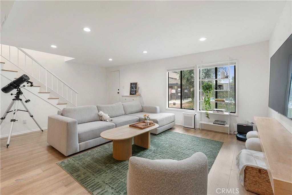 Photo of Listing #SR25101660