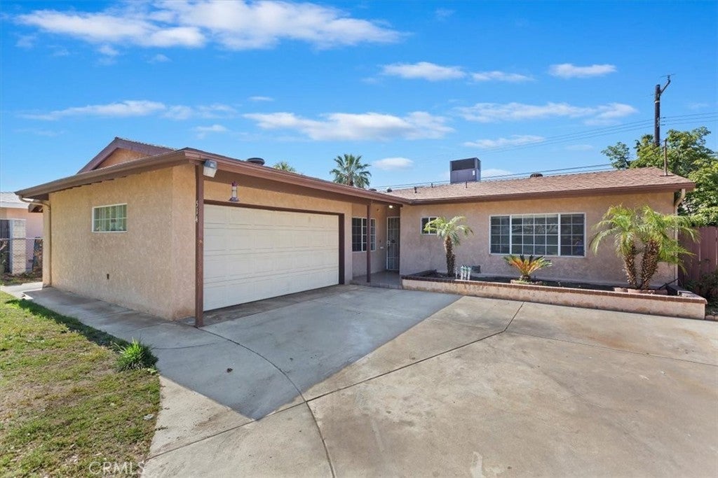 Photo of Listing #IV25102772