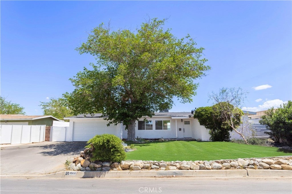 Photo of Listing #SR25102778