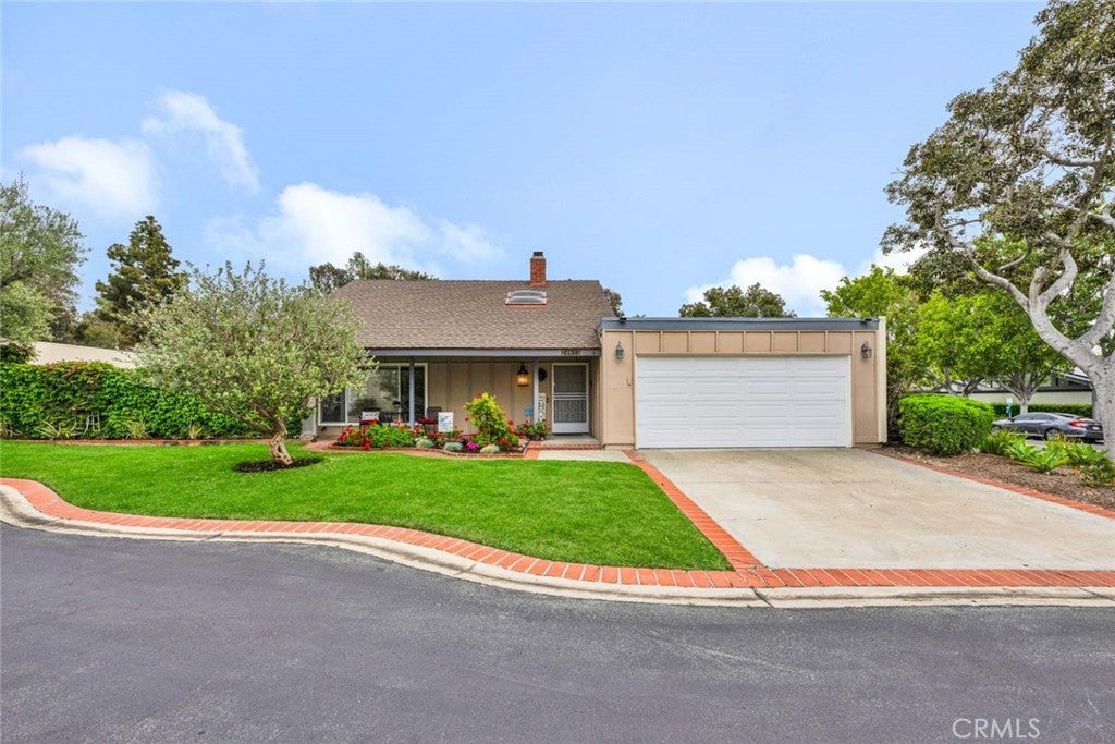 Photo of Listing #OC25102427