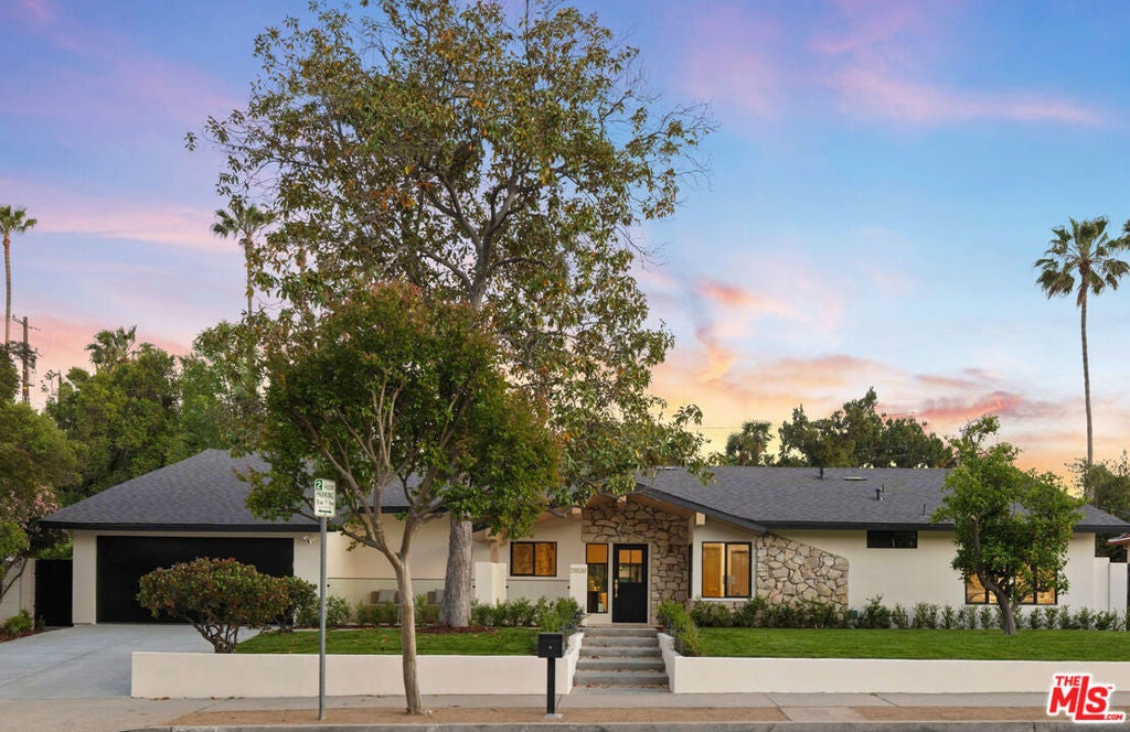 Photo of Listing #25536377