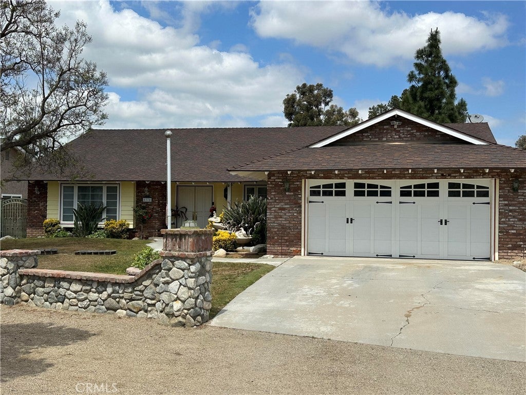 Photo of Listing #IV25094232