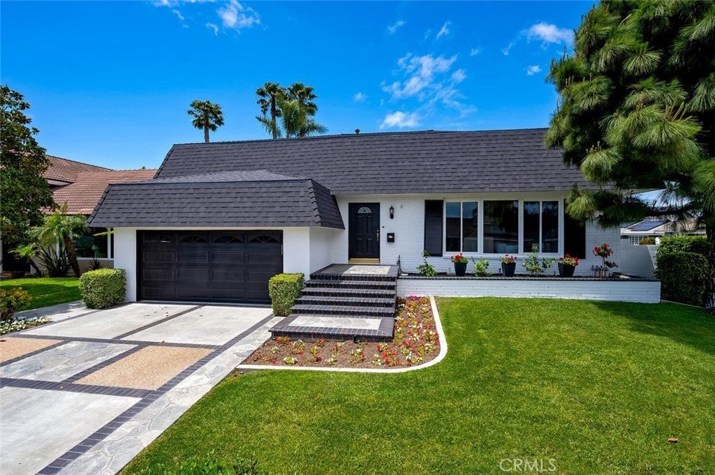 Photo of Listing #OC25102323