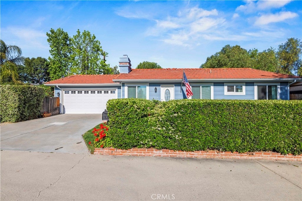 Photo of Listing #SR25103371