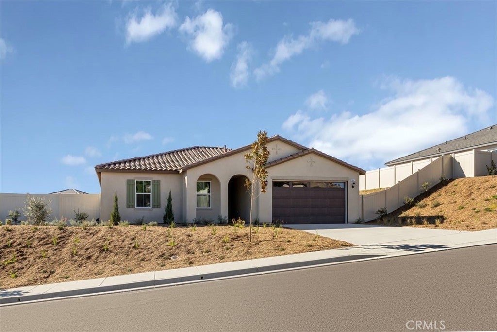 Photo of Listing #IV25103637