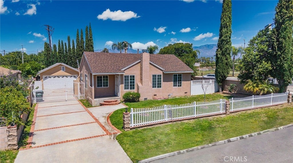 Photo of Listing #SR25101153