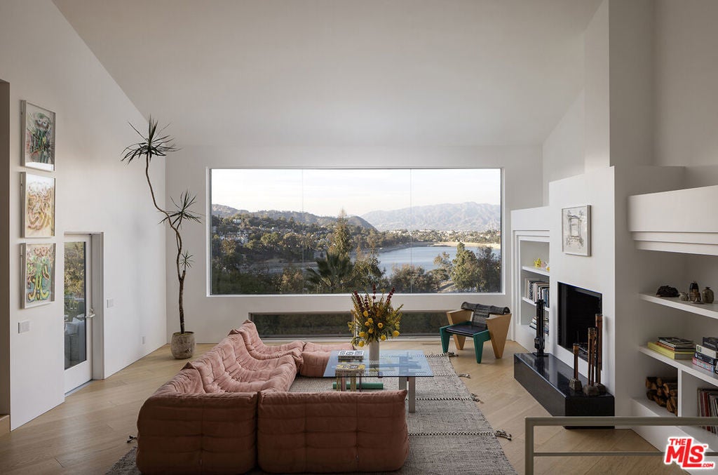 Photo of Listing #25527225